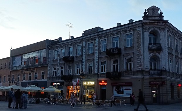 Zapytali Ukraińca o papierosa. Zarzuty za brutalny atak w centrum Radomia