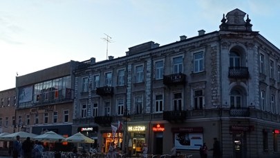 Zapytali Ukraińca o papierosa. Zarzuty za brutalny atak w centrum Radomia