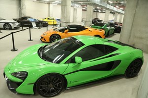 Zapytaliśmy polskich europosłów o "poprawkę ferrari". Nerwowe reakcje