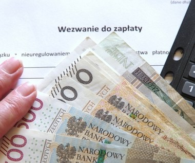 Zarabiają minimalną krajową, nie płacą rachunków i mandatów. Są nietykalni