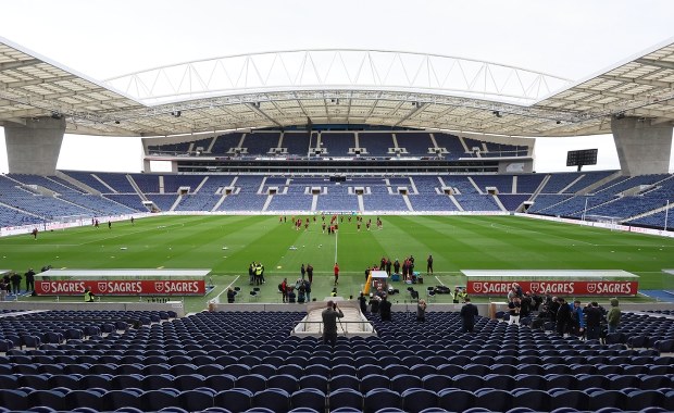 Zarabiali krocie na każdym meczu. Nielegalny handel biletami ukrócony