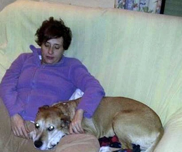 Zarażona pielęgniarka ze swoim psem /PACMA /PAP/EPA