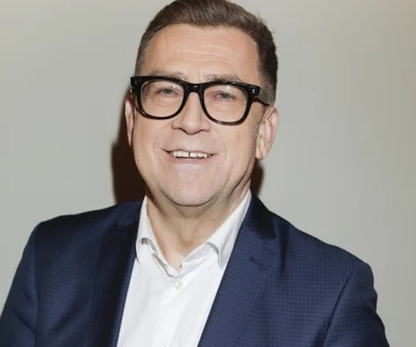 Zaręczył się niedawno i już planuje ślub! "Po co przeciągać"