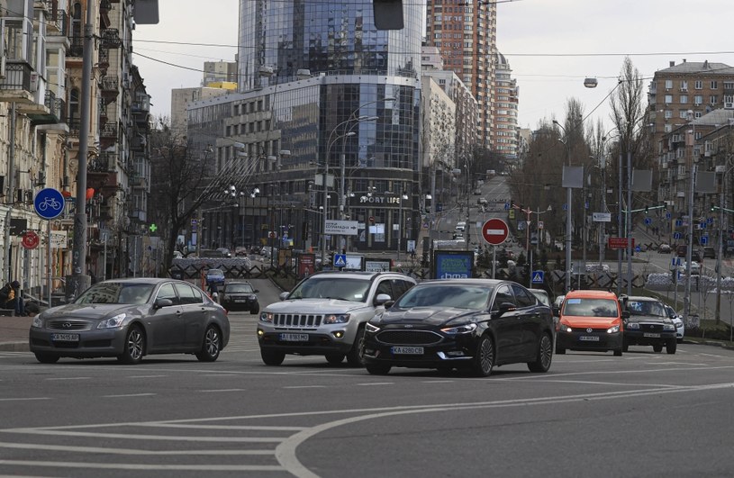 Zarekwirowane samochody przekazywane są władzom ukraińskim /AFP