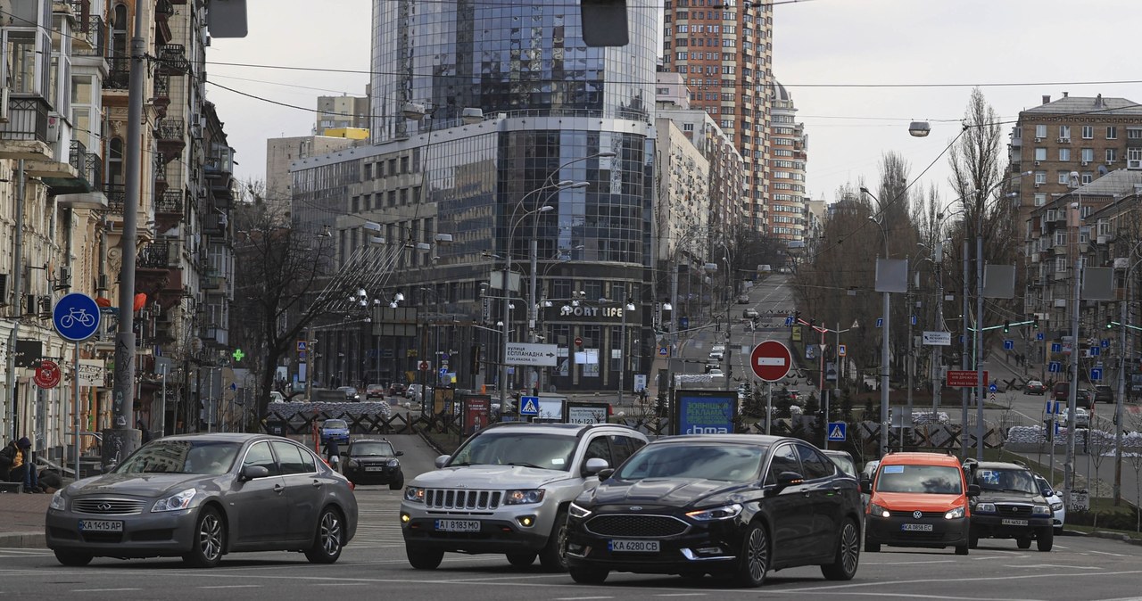 Zarekwirowane samochody przekazywane są władzom ukraińskim /AFP