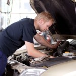 Zarobki mechaników pojazdów - najwyższe za naprawę ciągników