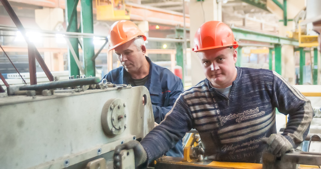 Zarobki na produkcji sięgają 6000 zł /123RF/PICSEL