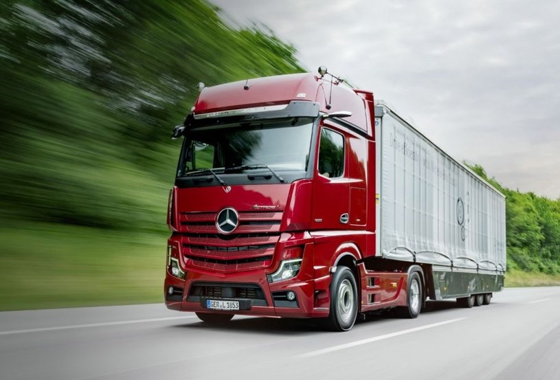 Zarobki niektórych kierowców ciężarówek gwarantują drugi próg /Mercedes-Benz Trucks Retail Polska /