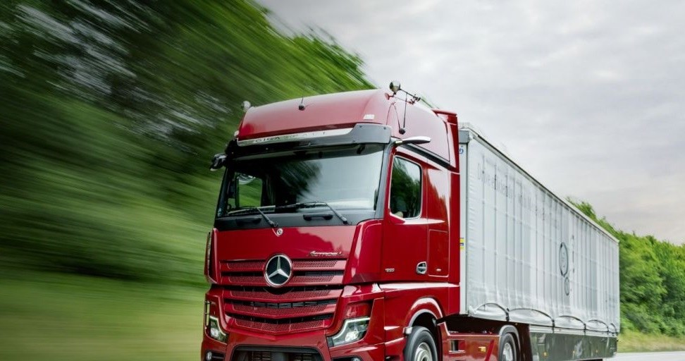 Zarobki niektórych kierowców ciężarówek gwarantują drugi próg /Mercedes-Benz Trucks Retail Polska /