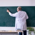 Zarobki to wierzchołek góry lodowej. System edukacji trzęsie się w posadach