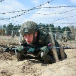 Zarobki w wojsku, policji, straży granicznej i pożarnej. Gdzie płacą najlepiej?