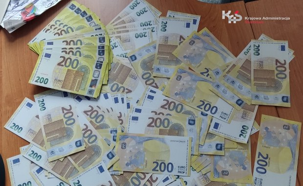 Żart czy przemyt? 40 tysięcy euro w podrobionych banknotach w paczce z Turcji