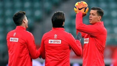 Żarty Lewandowskiego ze Szczęsnym i nagły atak zraszacza. Polacy trenowali przed meczem z Nigerią