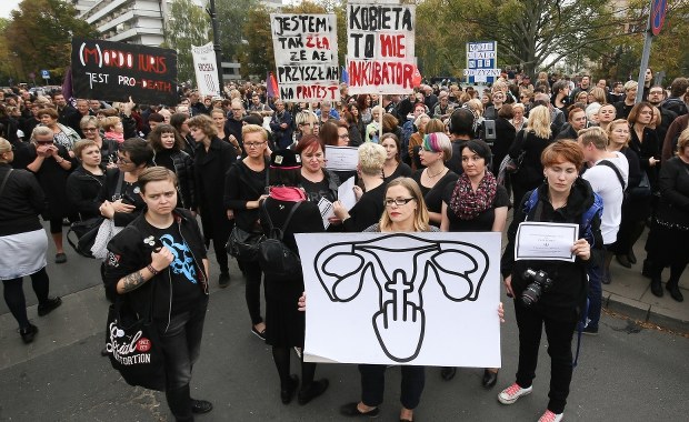 "Żarty się skończyły!". Przeciw zaostrzeniu przepisów aborcyjnych protestowało kilka tysięcy osób