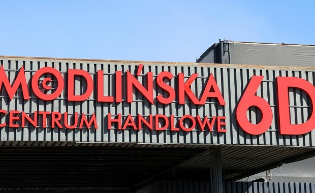 Zarządca miał nękać kupców warszawskiej hali. Śledztwo umorzone
