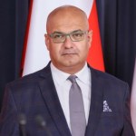 Zarzuty dla Alvina Gajadhura, byłego głównego inspektora transportu drogowego