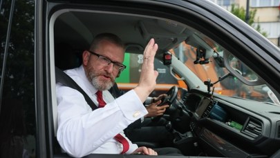 Zarzuty dla Grzegorza Brauna, m.in. w sprawie świec chanukowych