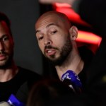 Zarzuty dla kontrowersyjnych influencerów. Chodzi m.in. o handel ludźmi