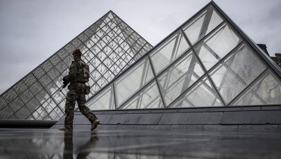 Zarzuty dla zamachowca z Luwru