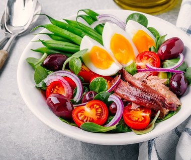 Zasady diety cukrzycowej. Co jeść a czego unikać, by obniżyć poziom cukru we krwi? Sprawdź zasady diety cukrzycowej