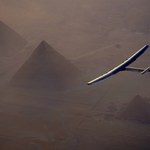 Zasilany energią słoneczną samolot przyleciał do Kairu z Sewilli. Kolejny lot przełożony