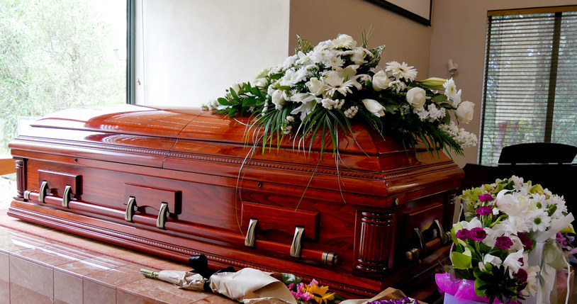 Zasiłek pogrzebowy miał wzrosnąć od 1 lipca 2024 roku /123RF/PICSEL
