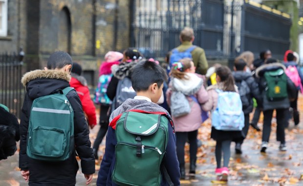 Zasiłki na dzieci pod lupą rządu. Londyn tropi naciągaczy