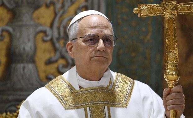 Zaskakująca symbolika. Watykan pokazał herb nowego papieża