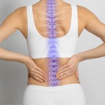 Zaskakujące objawy zapalenia stawów kręgosłupa. Choroba dopada coraz młodszych
