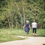 Zaskakujące wyniki badań. Wolne spacerowanie spala więcej tłuszczu