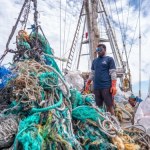 Zaskakujący postulat naukowców: "Przestańmy usuwać śmieci z oceanów"