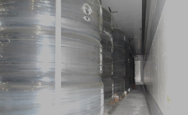 Zaskakujący przemyt na granicy. Pięć ton opon do boeingów