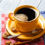 Zaskakujący przepis na lepszą koncentrację. Mocną kawę wypij tuż przed drzemką