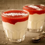 Zaskoczy każdego miłośnika włoskiego deseru. Kokosowa panna cotta