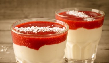 Zaskoczy każdego miłośnika włoskiego deseru. Kokosowa panna cotta