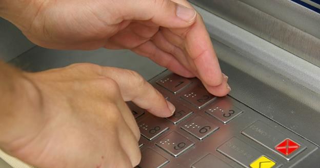 Zasłanianie klawiatury bankomatu to za mało /&copy; Panthermedia