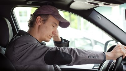 ​Zasnął za kierownicą na środku jezdni