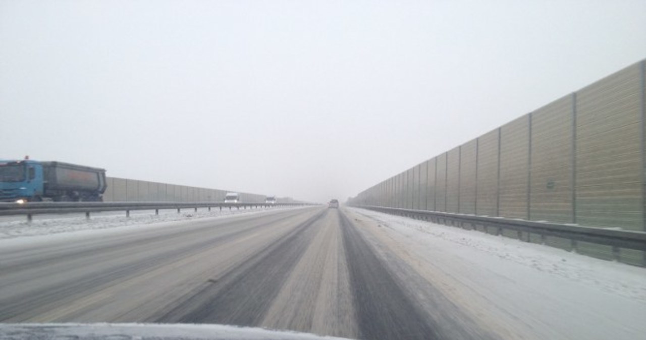 Zaśnieżona autostrada A4 Kraków- Katowice 