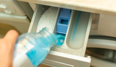 Zastąp tym płyn do płukania. Pranie będzie pachnące, a pralka ci podziękuje