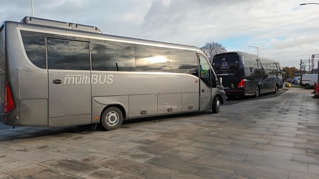 Zastępcza komunikacja autobusowa na stacji w Rzepinie /Beniamin Piłat /RMF FM