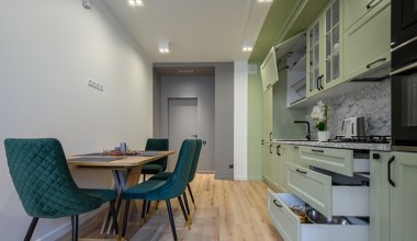 Zastępuje butelkową zieleń. Ten kolor będzie hitem 2026 roku 