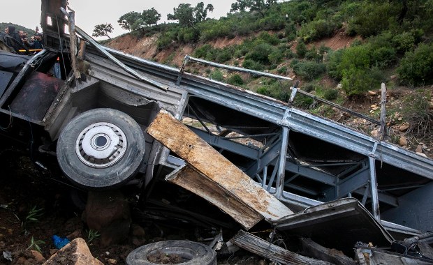 Zasypało ich betonowe kruszywo. Koszmarne zderzenie z wywrotką