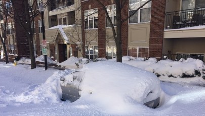 Zasypane samochody i ulice. Zima znokautowała Stany Zjednoczone