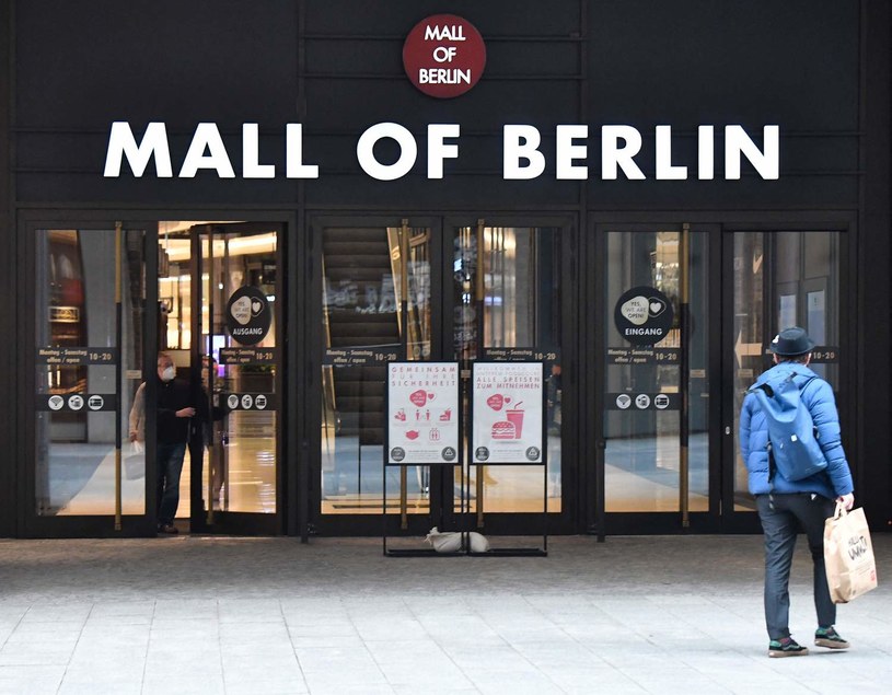Zaszczepieni berlińczycy i Brandenburczycy zrobią zakupy z opaską na ręku /AFP