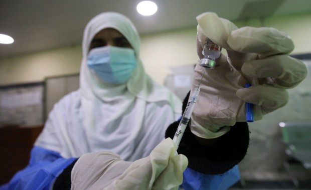 Zaszczepił się co najmniej 8 razy przeciwko Covid-19