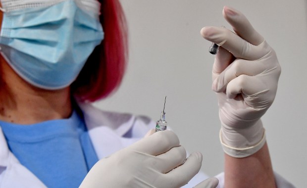 Zaszczepiłeś się? Eksperci radzą: Nie publikuj zdjęcia zaświadczenia