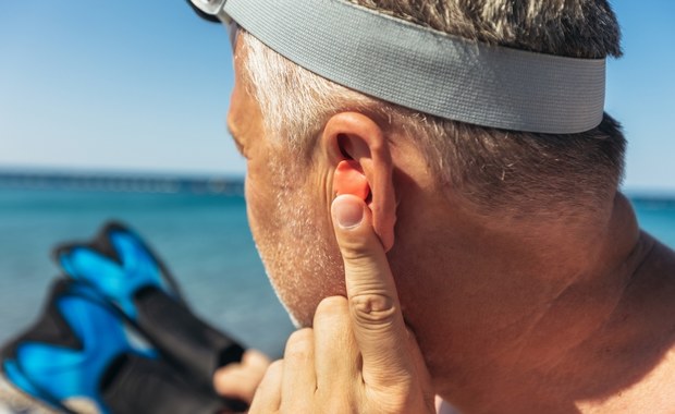 Zatkane ucho - o czym świadczy, jak odetkać?