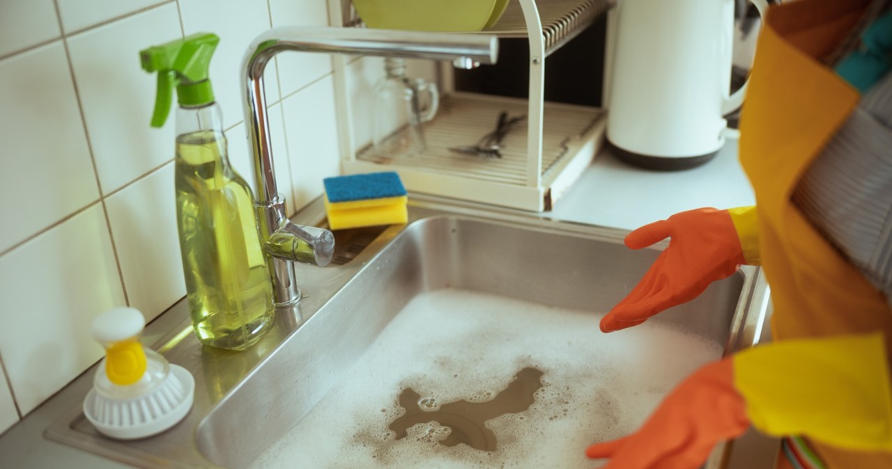 Zatkany odpływ - jak go udrożnić domowym sposobem? /123RF/Picsel, 123RF/Picsel /Pixel