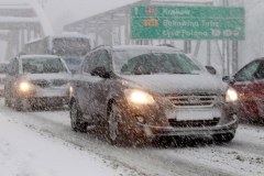 Zatłoczona i zaśnieżona zakopianka