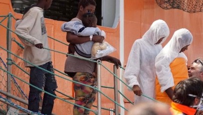 Zatonął statek z imigrantami. Straż przybrzeżna apeluje do pobliskich jednostek na morzu o pomoc 